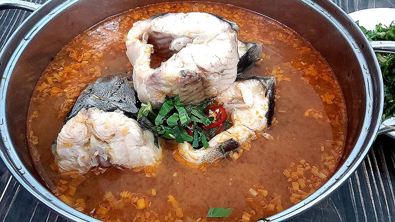 alt: Nồi lẩu cá tầm Sapa thơm ngon hấp dẫn