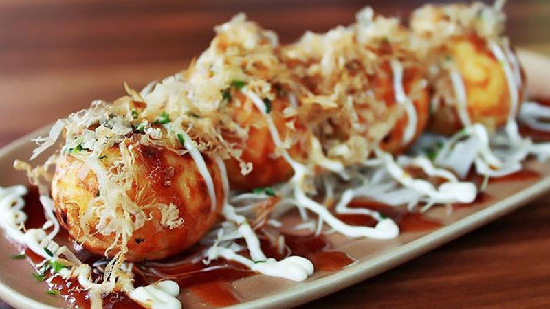 alt text: Bánh bạch tuộc Takoyaki thơm ngon