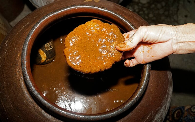 alt text: Cà dầm tương, đặc sản xứ Đoài được nhiều người yêu thích