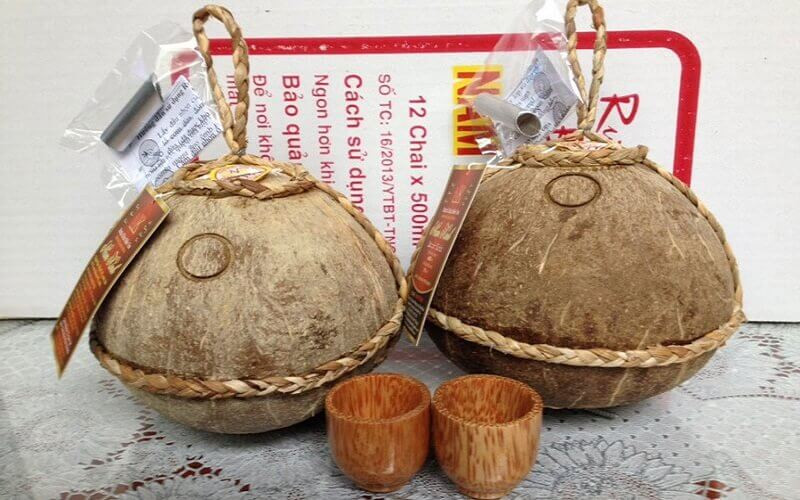 alt="Quả dừa dùng để làm rượu"