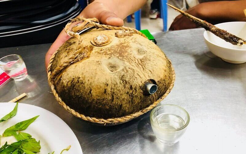 alt="Rượu dừa có hương vị ngọt dịu, thơm nồng"