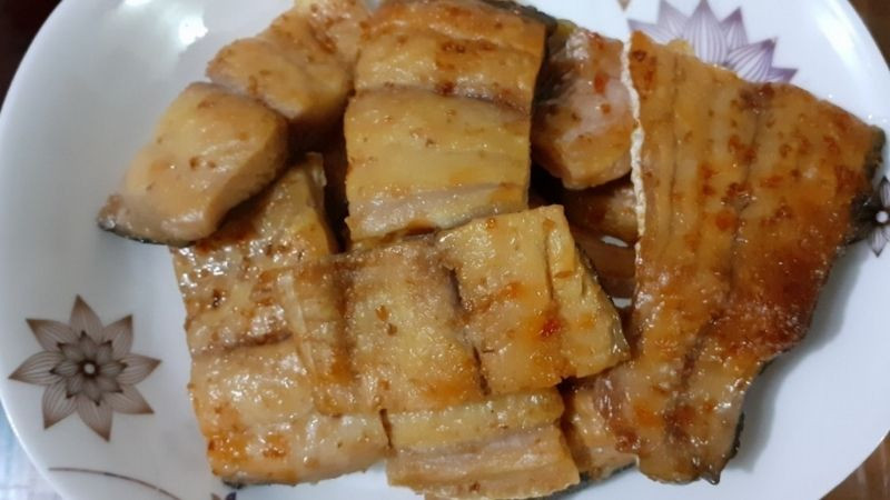 alt="Thành phẩm khô cá tra chiên giòn"