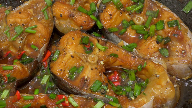 Cá tra kho tiêu thành phẩm với hương thơm hấp dẫn