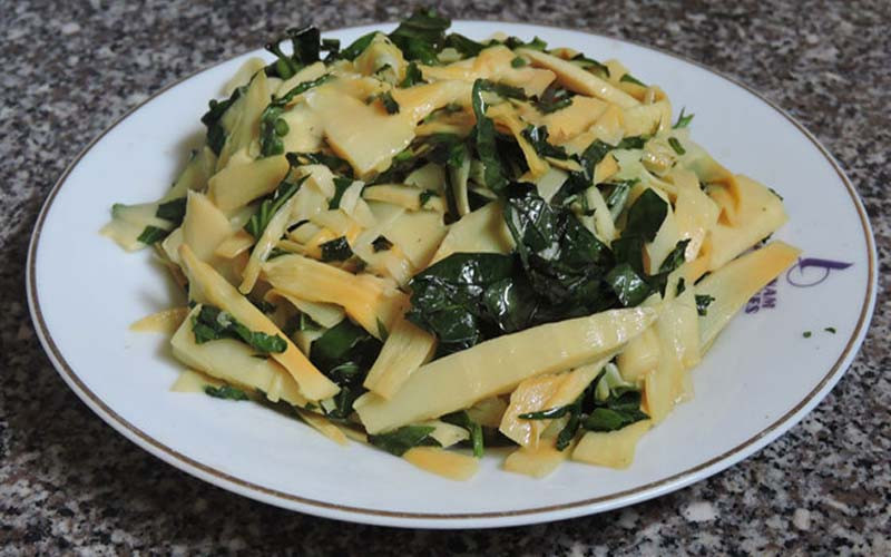 Măng đắng xào lá lốt