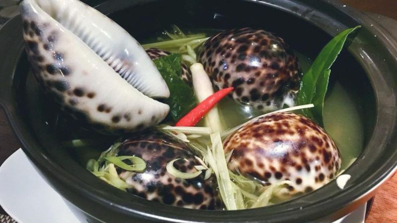 Ốc trinh nữ hấp sả