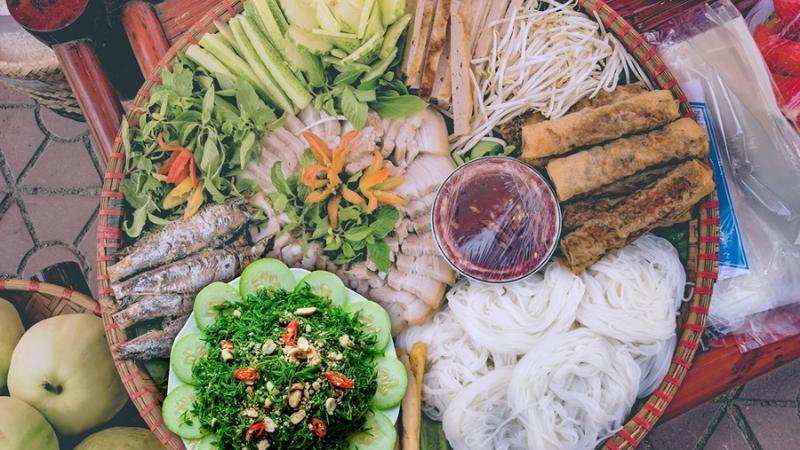 Rau nhót luộc chấm nước tương